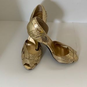 Vintage Womens Steve Madden treason gold pumps size 6.5